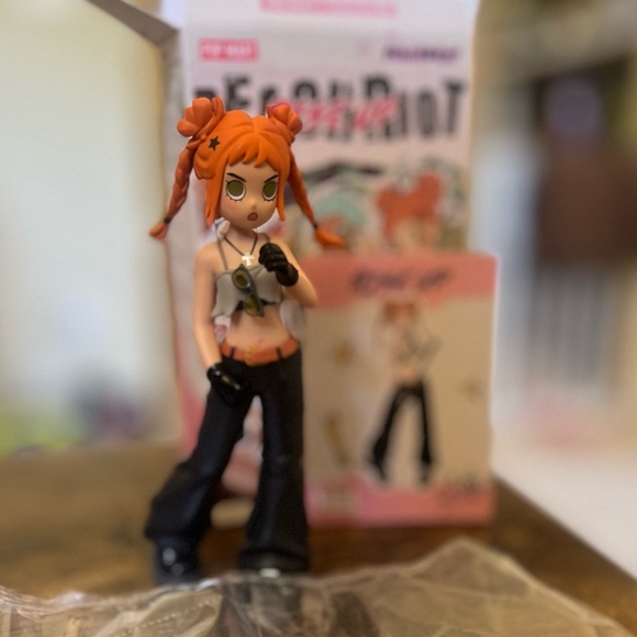 Peach Riot ‘Rise Up’ - Gigi The Singer - Picture 2 of 2